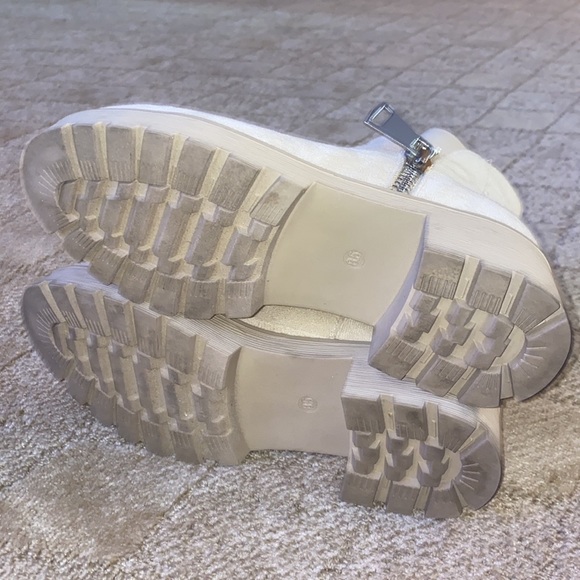 CUSHIONAIRE Women's Portia slip on boot +Memory Foam - Picture 10 of 11